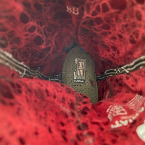 Sought after Ariat boots - Picture 4 of 4